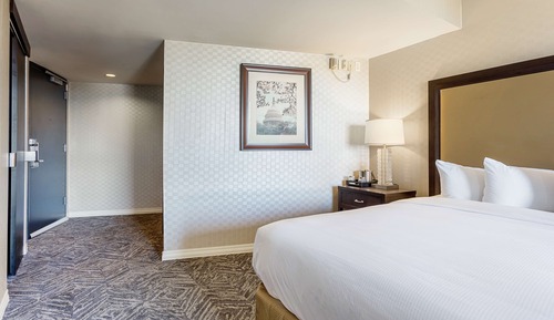 Chambre, 1 très grand lit (Mobility & Hearing, Roll-In Shower)