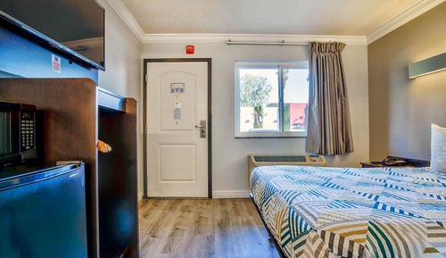 Chambre Standard, 1 très grand lit, accessible aux personnes à mobilité réduite, non-fumeurs