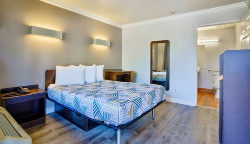 Chambre Standard, 1 très grand lit, accessible aux personnes à mobilité réduite, non-fumeurs