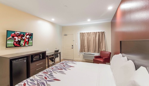 Chambre Premium, 1 très grand lit (Upgraded Bedding & Snack, Smoke Free)