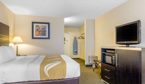 Chambre, 1 très grand lit, accessible aux personnes à mobilité réduite, fumeurs