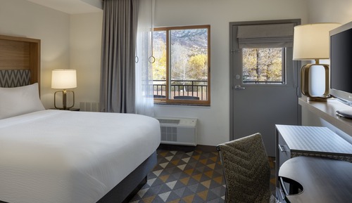 Chambre, 1 très grand lit, vue cour intérieure (Pet Friendly)