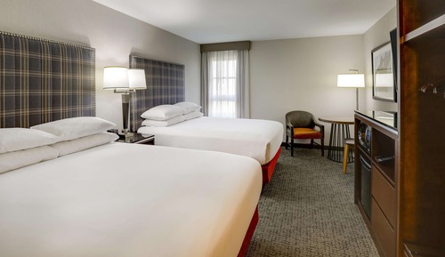 Chambre Deluxe, 2 grands lits, réfrigérateur et four à micro-ondes