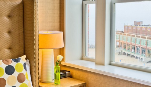 Chambre Deluxe, plusieurs lits, vue partielle sur l'océan