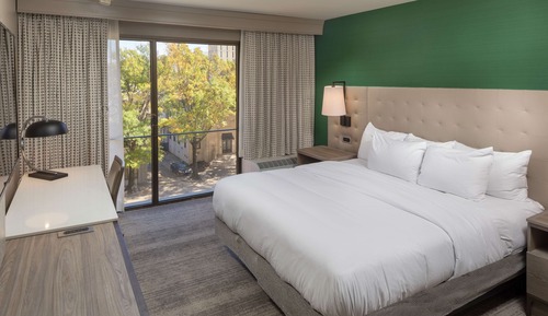 Chambre, 1 très grand lit, accessible aux personnes à mobilité réduite