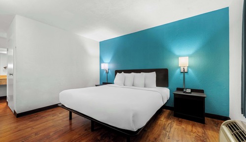 Chambre, 1 très grand lit, accessible aux personnes à mobilité réduite, non-fumeurs