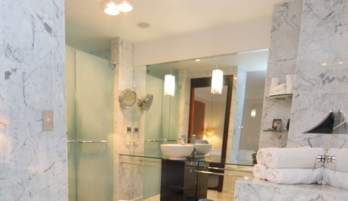 Chambre Exécutive, 1 très grand lit, baignoire à jets, rez-de-chaussée