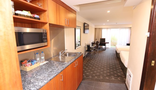 Chambre Supérieure, 2 grands lits, coin cuisine, rez-de-chaussée