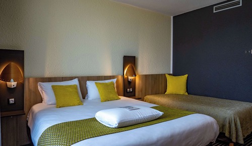Chambre Supérieure 1 lit Double et 1 lit Simple