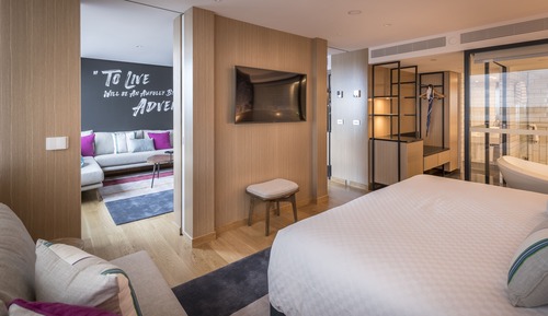 Suite (with access to The Lounge)