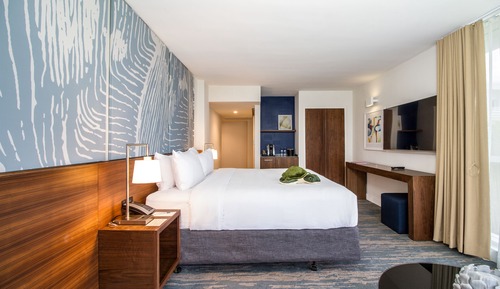 Chambre, 1 très grand lit, vue océan, dans la tour (Chic Ocean View King Bed Room)