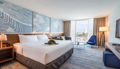 Chambre, 1 très grand lit et 1 canapé-lit, en bord de plage (Stunning PartOcean View King Bed Room)