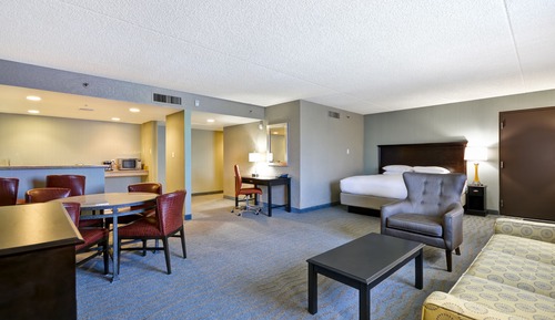 Suite Junior, 1 très grand lit et 1 canapé-lit (Hearing)