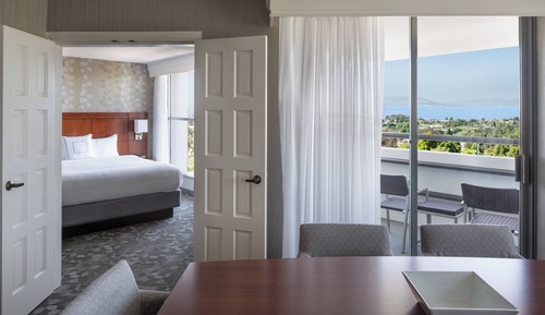 Suite, 1 très grand lit et 1 canapé-lit