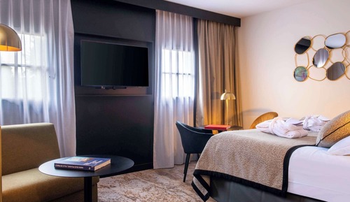 Privilege, Chambre avec lits jumeaux