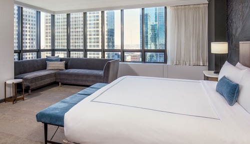 Chambre, 1 très grand lit, accessible aux personnes à mobilité réduite (Hearing, Roll-in Shower)