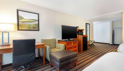 Chambre Standard, 2 grands lits, accessible aux personnes à mobilité réduite, baignoire