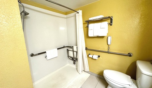 Chambre Simple Supérieure, 1 très grand lit, accessible aux personnes à mobilité réduite, vue ville