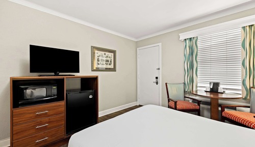 Chambre Standard, 2 lits doubles, non-fumeurs, réfrigérateur et four à micro-ondes (Pet Friendly)