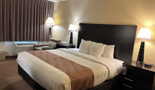 Chambre, 1 très grand lit, accessible aux personnes à mobilité réduite, non-fumeurs
