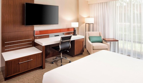Chambre, 1 très grand lit, non-fumeurs (Mobility/Hearing Access, Roll-In Shwr)