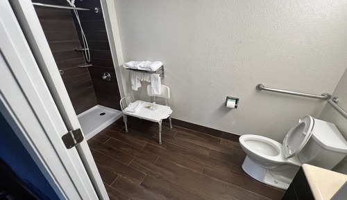 Chambre, 1 très grand lit, non-fumeurs