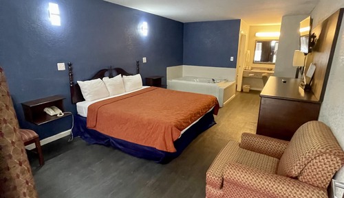 Chambre, 1 très grand lit, non-fumeurs, baignoire à jets