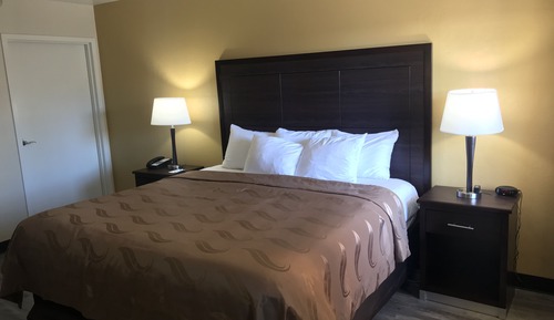 Chambre Standard, 1 très grand lit, accessible aux personnes à mobilité réduite (Accessible Tub)