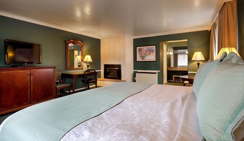 Chambre Deluxe, 1 très grand lit, non-fumeurs, réfrigérateur et four à micro-ondes (Oversized Room)