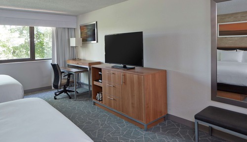Chambre, 2 grands lits, non-fumeurs (Mobility & Hearing, Roll-in Shower)