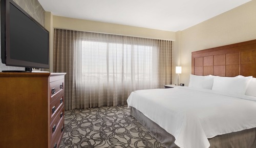 Suite, 1 très grand lit, accessible aux personnes à mobilité réduite, baignoire (Mobility & Hearing)