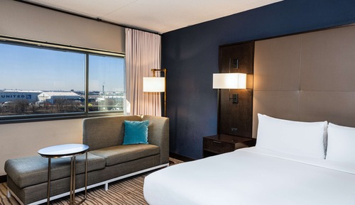 Chambre, 1 très grand lit (Views of EWR Runway and Port)