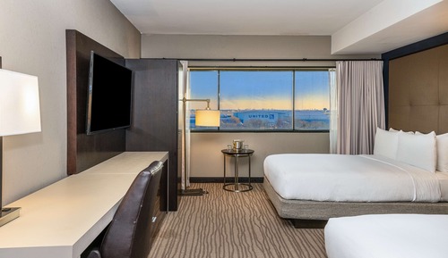 Chambre, 2 lits doubles (Views of EWR Runway and Port)
