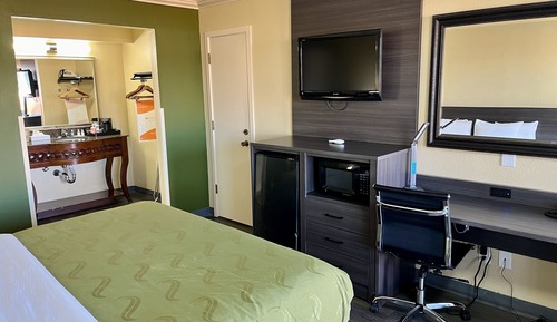Chambre, 1 très grand lit, accessible aux personnes à mobilité réduite, non-fumeurs