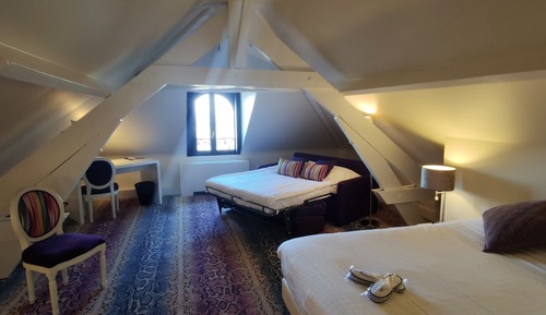 Chambre Quadruple Junior, 1 grand lit et 1 canapé-lit, non-fumeurs, vue fleuve