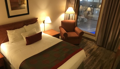 Chambre, 1 grand lit, non-fumeurs, vue piscine