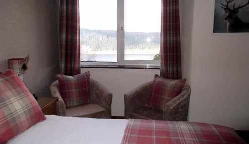 Chambre Double, salle de bains attenante (Woodland - Loch View)