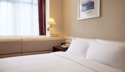 Chambre Premium, 1 très grand lit, baignoire à jets