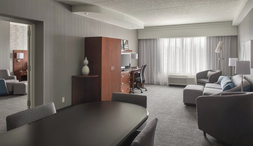Suite, 1 très grand lit et 1 canapé-lit