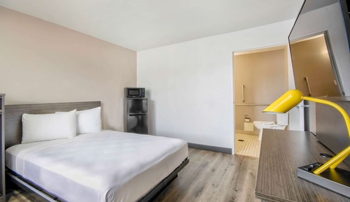Chambre Deluxe, 1 lit double, accessible aux personnes à mobilité réduite, non-fumeurs