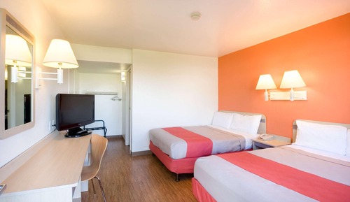 Chambre Deluxe, 2 lits doubles, non-fumeurs, réfrigérateur et four à micro-ondes