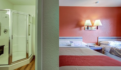 Chambre Deluxe, 2 lits doubles, non-fumeurs, réfrigérateur et four à micro-ondes