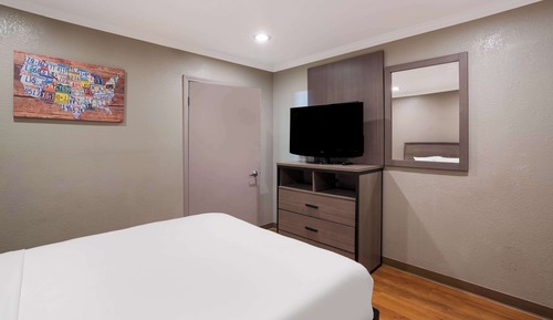 Chambre, 1 grand lit, accessible aux personnes à mobilité réduite, non-fumeurs