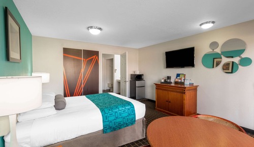 Chambre, 1 grand lit, accessible aux personnes à mobilité réduite, non-fumeurs (Mobility)
