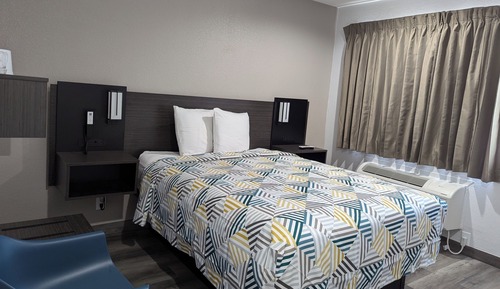 Chambre Standard, 1 grand lit, accessible aux personnes à mobilité réduite, non-fumeurs