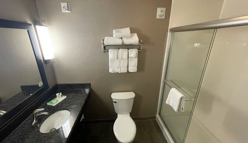 Chambre Standard, 1 très grand lit, vue fleuve