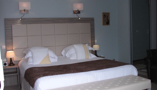 Double Suite confort - Salle de bain privée - Vue sur Montagne (Mila)
