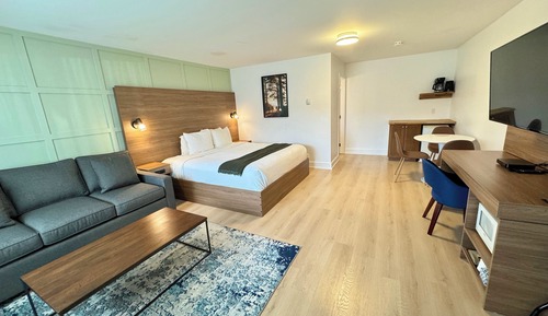 Chambre Standard, 1 très grand lit et 1 canapé-lit