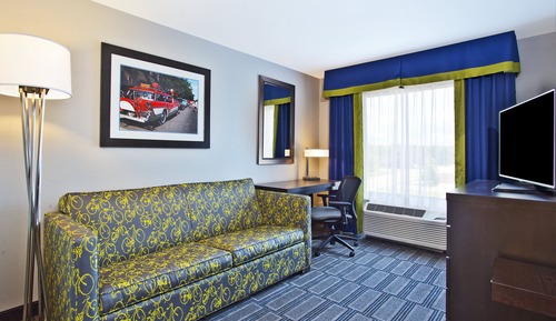 Suite, 1 très grand lit et 1 canapé-lit