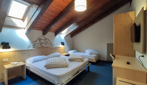 Chambre Triple (2 Adulti + 1 Bambino)